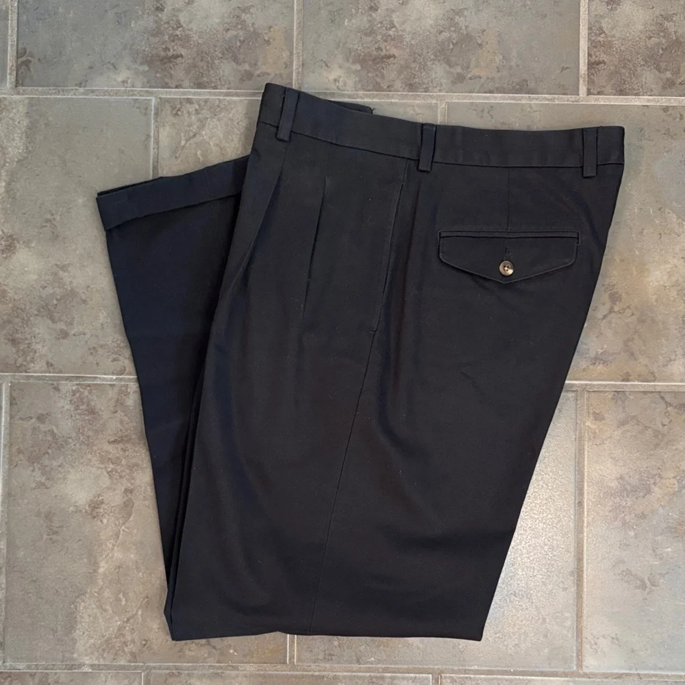 L.L. Bean Men’s Natural Fit Classic Black Chinos Pants Pleated Cuffed Size 36x32